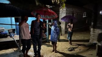 Tumpukan Sampah Jadi Penyebab Banjir di Lombok Tengah Hingga Masuk Pemukiman