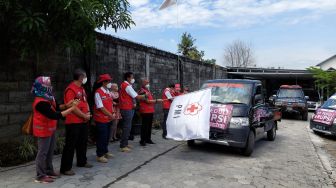 Siapkan Ribuan Logistik, PMI DIY Kirim Bantuan ke Warga Terdampak Erupsi Semeru