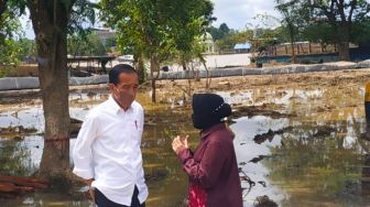 Jokowi Kunjungan Kerja ke Sintang Setelah Dilanda Banjir, Warga: Pengobat Duka Kami