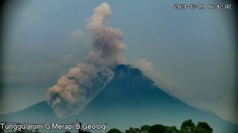 Merapi Kembali Luncurkan Awan Panas, Jarak hingga 2,2 Kilometer ke Arah Kali Bebeng