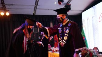 LSPR Wisuda 929 Mahasiswa, Prilly Latuconsina Jadi Best Of The Best Graduates