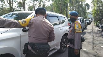 Perlancar Kendaraan Bantuan, Mobil Tak Berkepentingan Jangan Mendekat Area Erupsi Semeru