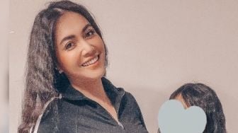 Flashback Perjuangan Denada Sembuhkan Anaknya Sakit Leukimia, Netizen Senggol Adila Jelita