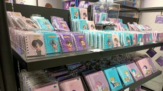 Resmi Dibuka, Pengunjung Hanya Boleh Beli 3 Pcs Barang di BTS Pop Up Store