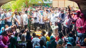 Datangi Lokasi Banjir di Batulayar Lombok, Jusuf Kalla Berharap Keadaan Cepat Membaik