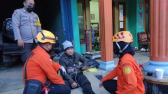 Karena Kelelahan, Seorang Pendaki Gunung Merbabu Dievakuasi Tim SAR