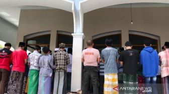 Sholat Jumat Pertama Pasca Bencana Erupsi Gunung Semeru di Lumajang