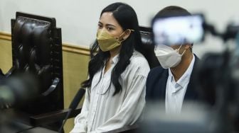 Jalani Sidang Perdana, Rachel Vennya Ditemani Ibu dan Teman Selebgram