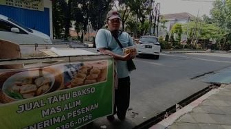 Alim, Penyandang Disabilitas Semarang Bertahan Hidup dengan Jualan Tahu dan Muadzin