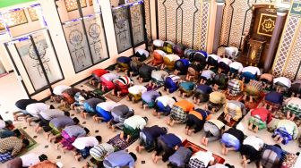 Niat Sholat Jumat, Rukun, Tata Cara, dan Hukumnya Jika Telat Datang ke Masjid