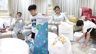 7 Momen Rafathar dan Nagita Slavina Buka Kado Baby Rayyanza, dari Penggemar Bikin Haru