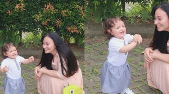 5 Potret Gemas Baby Chloe Anak Asmirandah Pakai Baju SMA, Girang Banget!