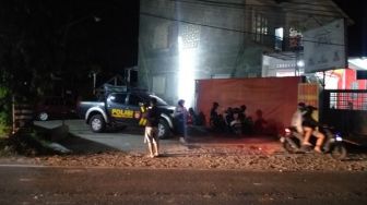 Suporter PSIM Yogyakarta dan PSS Sleman Bentrok di Klaten, Saling Lempar Batu hingga Kayu