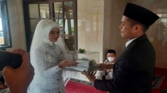 Menikah di Penjara, Mempelai Perempuan di Lombok Diminta Sabar Menunggu Suami