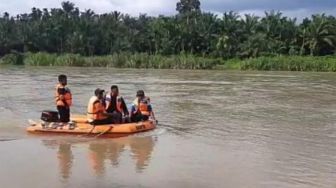 Warga Pasaman Hanyut di Sungai Batang Masang Belum Ditemukan,Tim SAR Lakukan In