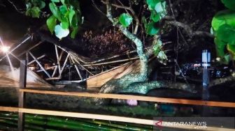 Bangunan Kafe di Aceh Ambruk Diterjang Badai, Pengunjung Panik