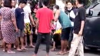 Ketahuan Mau Curi Motor, Pria Surabaya Ini Babak Belur Dihajar Massa
