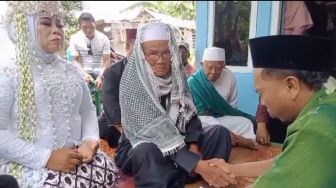 Kakek yang Jadi Pengantin Ini Berteriak Saat Ijab Kabul, Ada Apa?