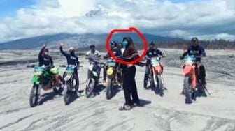 Aksi Joget Konten TikTok di Lokasi Erupsi Semeru Tuai Kecaman Warganet