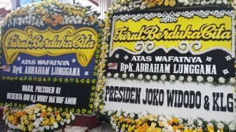 Karangan Bunga Duka Cita dari Jokowi hingga Ahok Berjejer di Rumah Haji Lulung