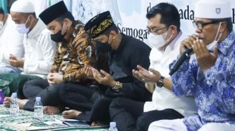 Suasana pengajian 40 hari meninggalnya Vanessa Angel dan Bibi Ardiansyah di kediaman Vanessa Angel, Kemayoran, Jakarta Pusat, Selasa (14/12/2021). [Suara.com/Alfian Winanto]