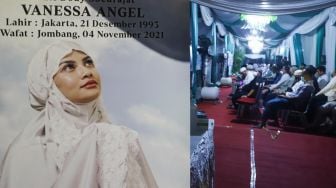 Suasana pengajian 40 hari meninggalnya Vanessa Angel dan Bibi Ardiansyah di kediaman Vanessa Angel, Kemayoran, Jakarta Pusat, Selasa (14/12/2021). [Suara.com/Alfian Winanto]