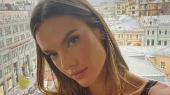 Atlet Voli Tertipu Alessandra Ambrosio Palsu, Pacaran Online Bikin Bangkrut Rp 11 M