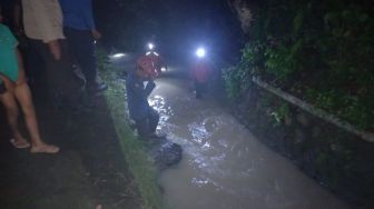 Seorang Balita Kembar Hilang Terjatuh ke Sungai