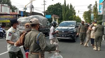 26 Gepeng Termasuk Badut Jalanan Digaruk Satpol PP Jember, Ini Pertimbangannya