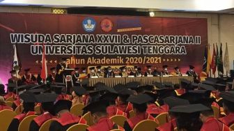 294 Mahasiswa Unsultra Diwisuda, Rektor Prof Andi Bahrun Titipkan Pesan 