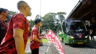 Gibran Berangkatkan 100 Suporter Pasoepati ke Bogor untuk Mendukung Persis Solo