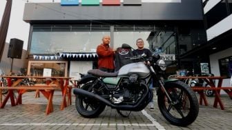 Sah! Moto Guzzi New V7 Stone Centenario Unit Perdana Dikirim GAIA Moto Kepada Konsumen