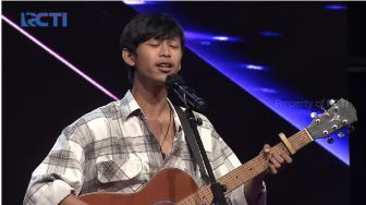 Bawakan Lagu Sendiri, Peserta X-Factor Asal Purwokerto Danar Widianto Mencuri Perhatian