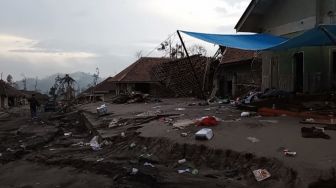 Rumah Warga Terdampak Erupsi Semeru Penuh Sampah Diduga Ulah 'Wisatawan'