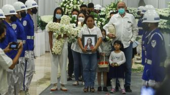 Papa Gabor Meninggal Dunia, Greta Irene Unggah Foto Ayahnya dan Laura Anna: Tenang Saja Semuanya Bakalan Dijagain Iren