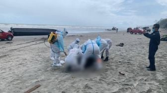 Jenazah TKI Korban Kapal Tenggelam Bergelimpangan di Pantai Malaysia