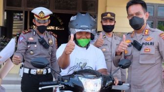 Ikut Vaksinasi, Peserta Beruntung Ini Dapat Hadiah Sepeda Motor dari Polres Tanjungbalai