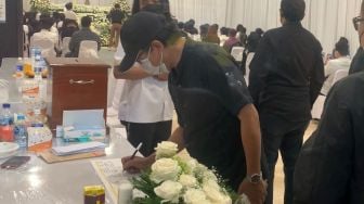 Ayah Gaga Muhammad Ikut Melayat Jenazah Laura Anna