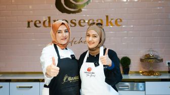 Keren, Bittersweet by Najla Kolab dengan Dua Selebriti Chef Asal Turki!