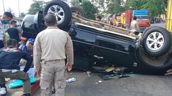 Mobil Sekda Lampung Timur Kecelakaan, Polisi: Diduga Ada yang Terobos Lampu Lalu Lintas