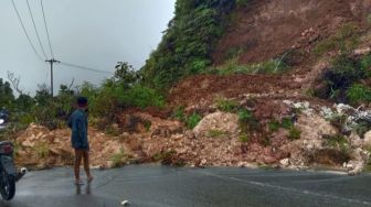 Longsor, Jalan Bukittinggi-Padang via Malalak Ditutup