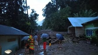 Banjir dan Longsor Terjang Agam, Satu Kampung Terisolasi