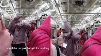 Heboh! Penumpang Panik, Ribuan Laron Serbu Gerbong KRL