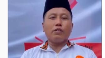 Bergabung di PKS, Narji Terharu Diberi Peci Hitam