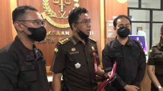 Diduga Maling Dana Hibah, Mantan Ketua Kadin Jabar Dijebloskan ke Rutan Bandung