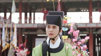7 Pesona Yoo Seung Ho di Moonshine, Jadi Inspektur Hebat Joseon