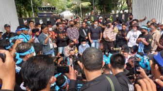 Polres Sukabumi Digeruduk Massa Gara-gara Ulah Pimpinan Ormas