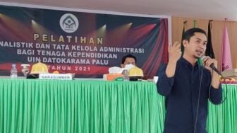 Dosen UIN Datokarama Palu Dilatih Cara Menulis Berita