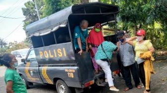 Kejar Target Vaksinasi, Polres Bitung Gunakan Mobil Patroli Jemput Warga