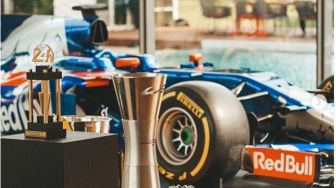 Wow! Diberi Kado Natal Mobil Formula 1, Pembalap Indonesia Ini Bikin Warganet Iri